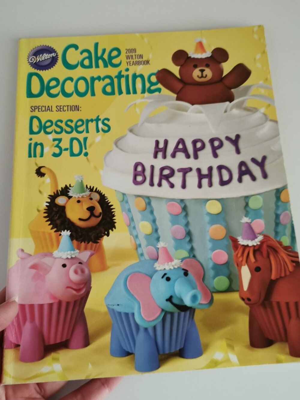 2009 Wilton Cake Decorating Book Birthday Party Kids Ideas 3D Desserts Fondant